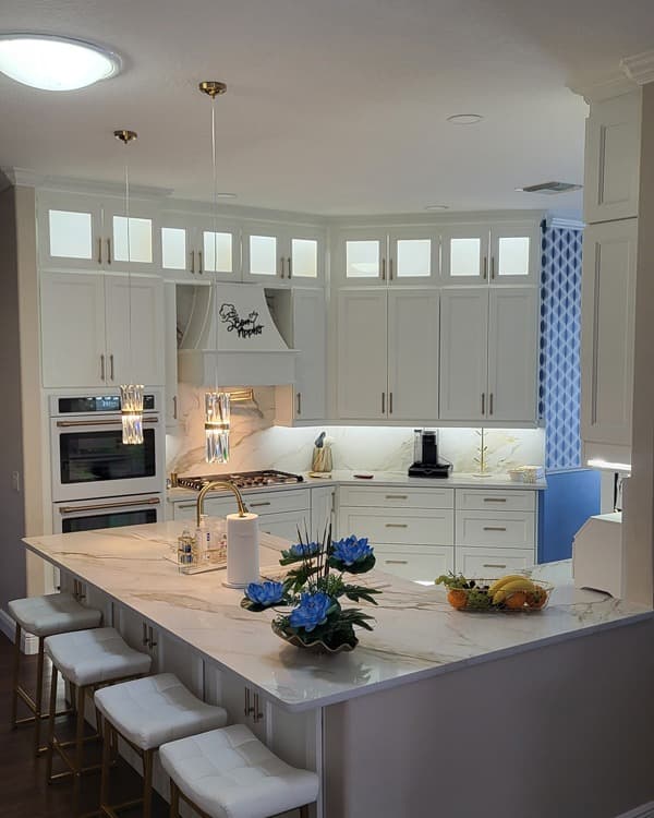 Nantucket White finish - kitchen scene with cabinet door