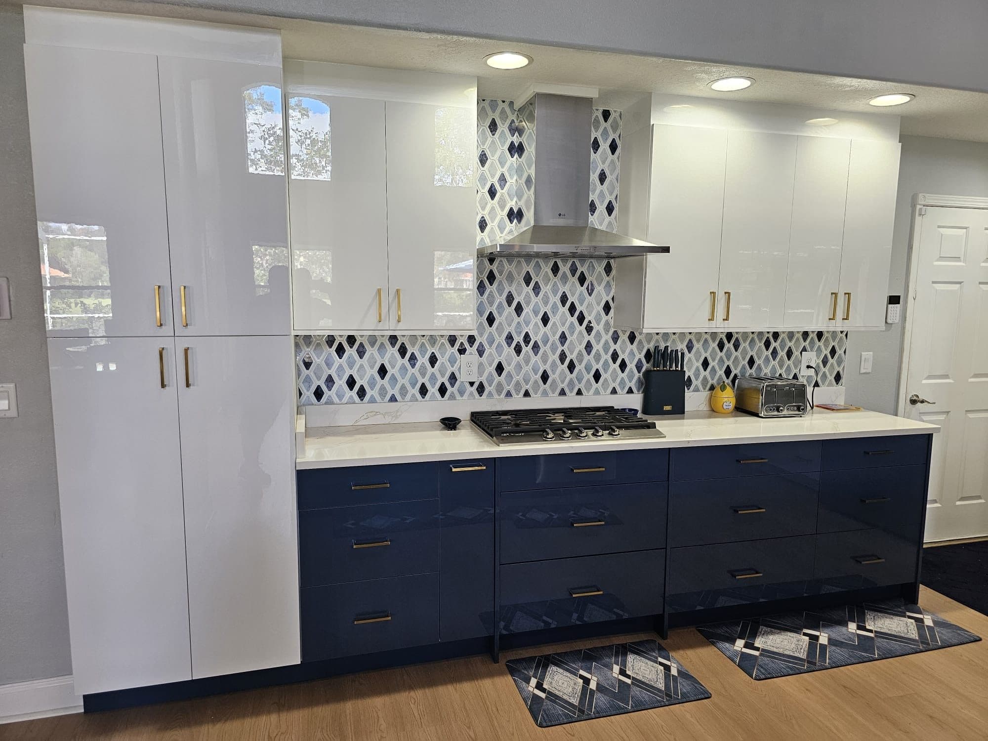White Gloss and Navy Two-Tone Kitchen