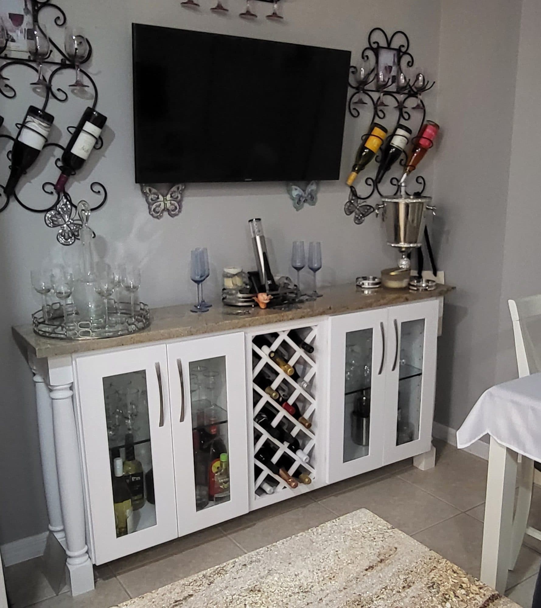 White Dry Bar with Wine Rack