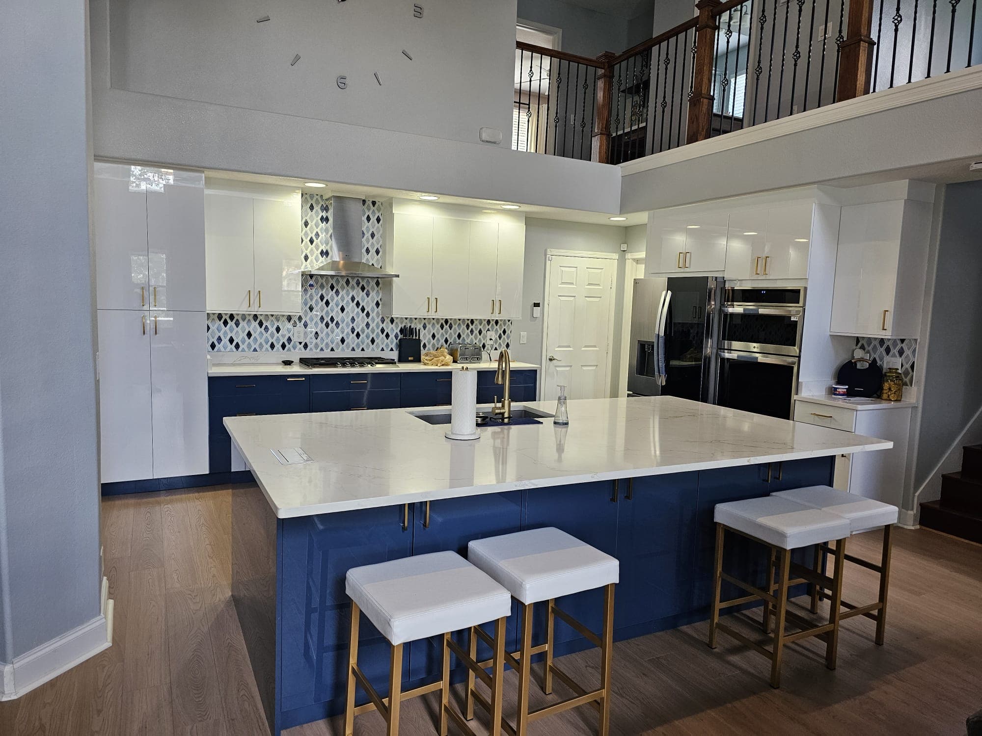 Glide-Lock kitchen - High-gloss white with navy island and diamond backsplash
